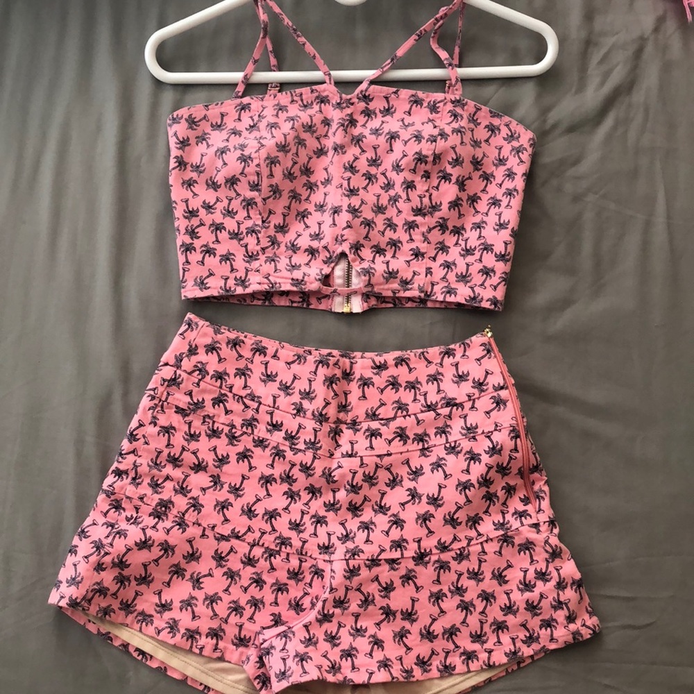 cropped and a high waist shorts